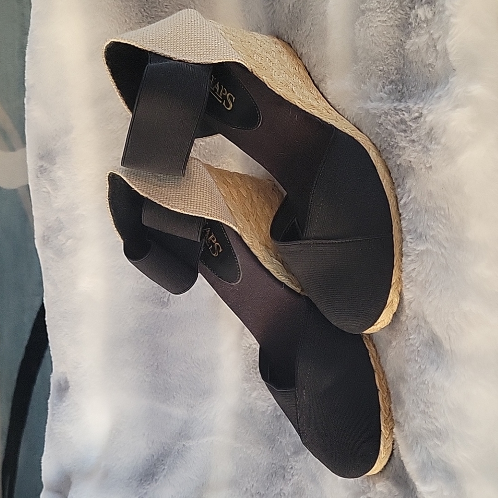 Chaps stylish Black Wedge with elastic strap Size 8M